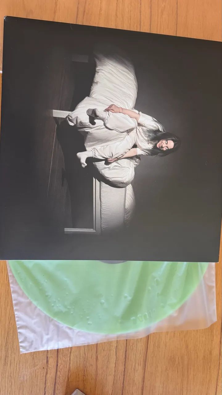 Vinil Billie Eilish - edição target brilha no escuro  - Foto 2