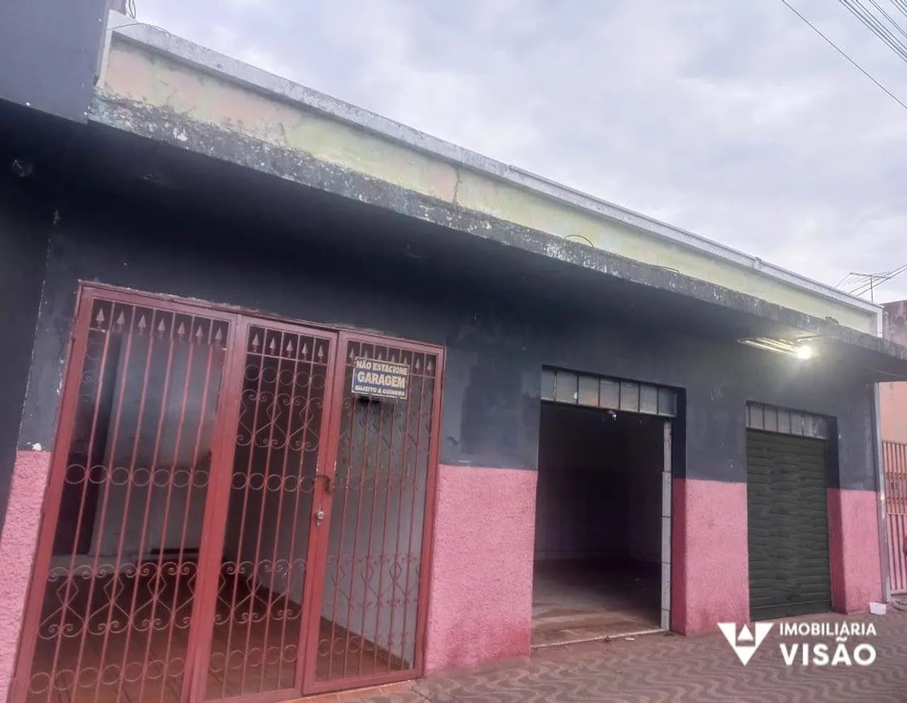 CASA COM PONTO DE COMÉRCIO PRÓXIMO AO POSTO DE COMBUSTÍVEL DA AV. PRUDENTE DE MORAIS