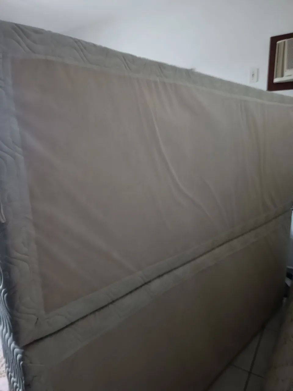 Cama box Queen bem cuidada 