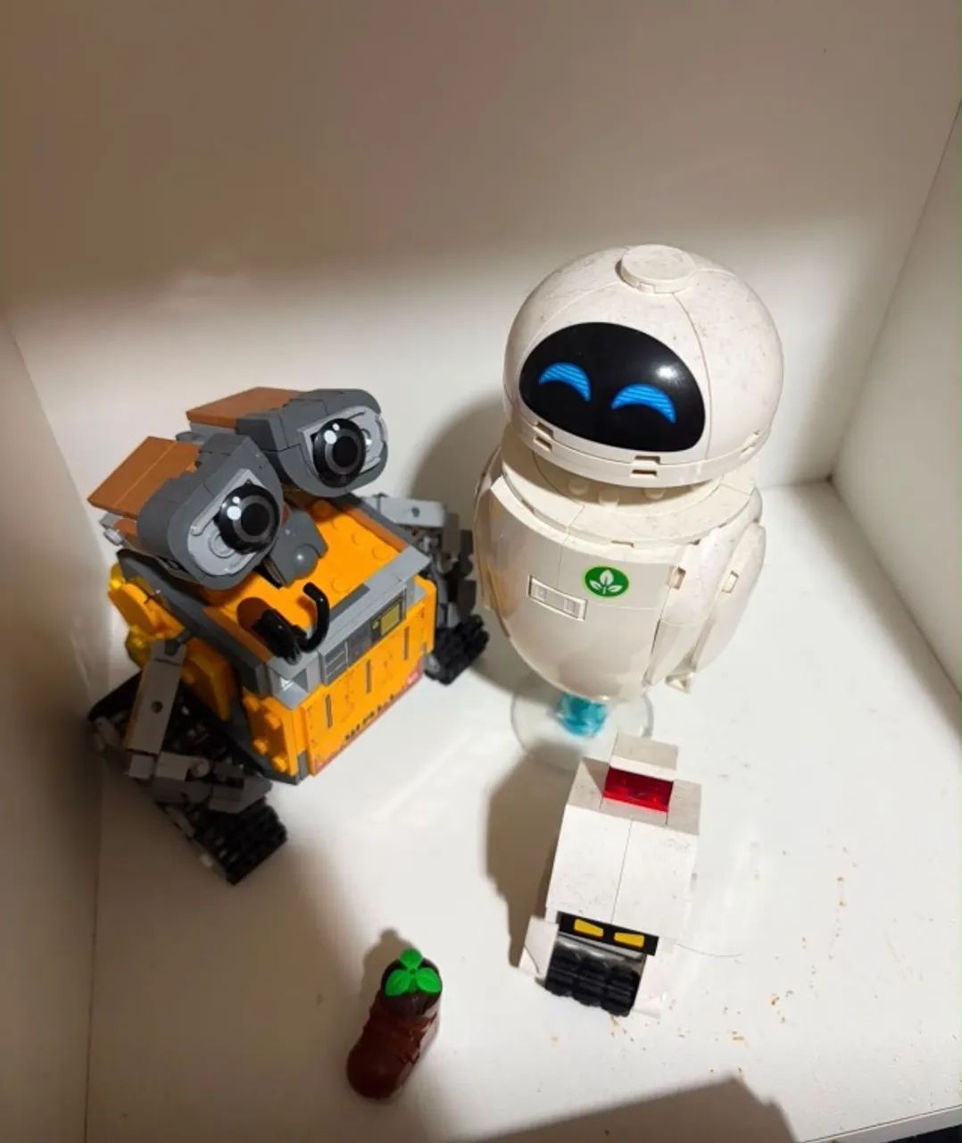LEGO Disney Pixar WALL-E e EVA 43279 (811 Peças)