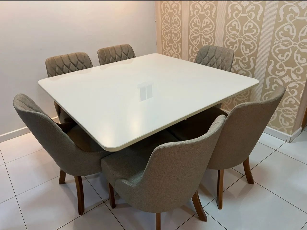 Mesa Quadrada de Jantar - Somente Mesa Sem Cadeiras