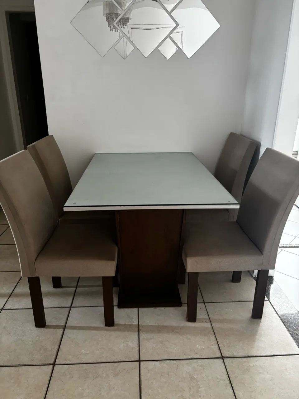 MESA + 4 CADEIRAS