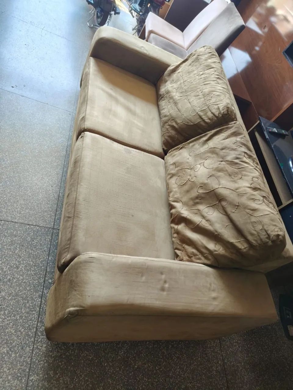 Sofá de 2 lugares com almofadas removíveis higienizado ((ENTREGO GRATIS)) - Foto 5