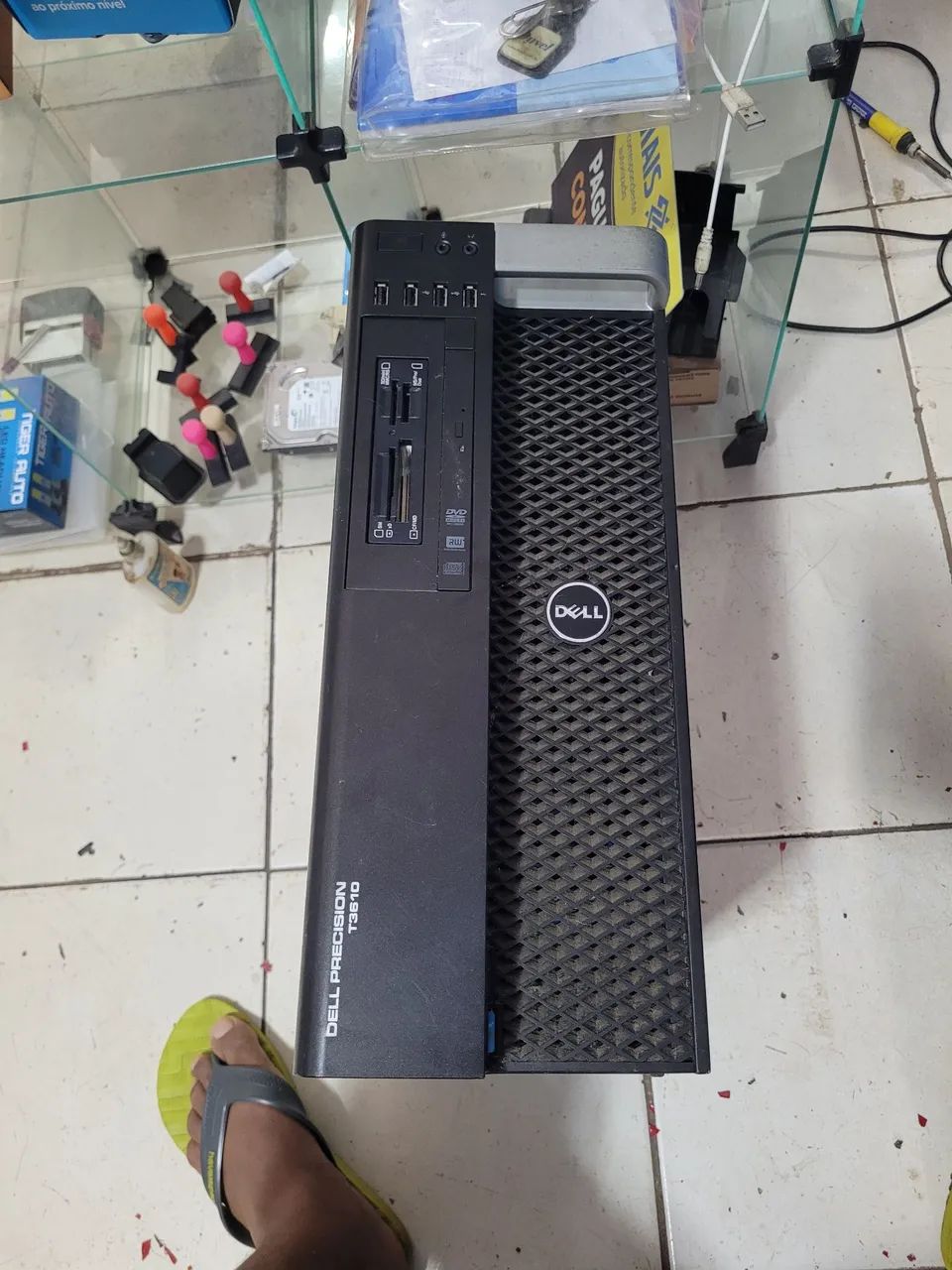 Servidor Dell Precision T3610 32GB de ram com defeito(luz laranja piscando e não da vide)o