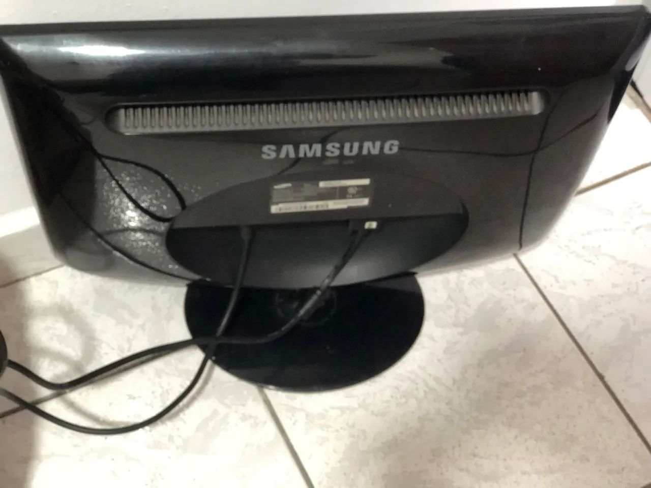 Monitor Samsung 2232BW Plus  - Foto 2