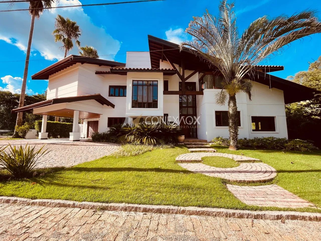 Casa à venda em condomínio no Gramado Campinas SP.