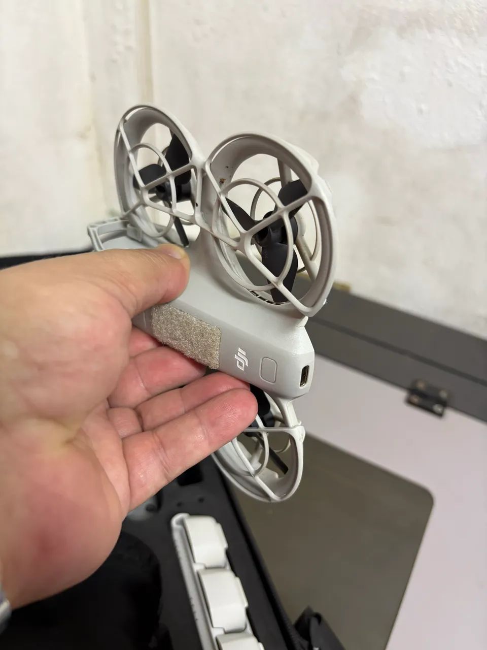 Vendo Drone DJI Neo completo, em ótimo estado e pronto para uso.