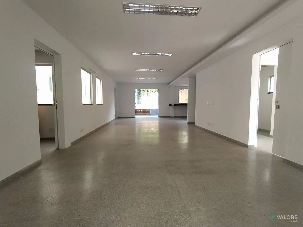 CASA COM 600m² PARA ALUGAR - SION - Foto 5