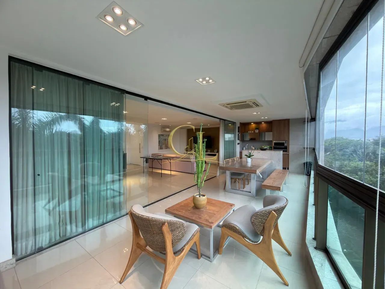 Península Via Privilege  04 suites com 256 m²