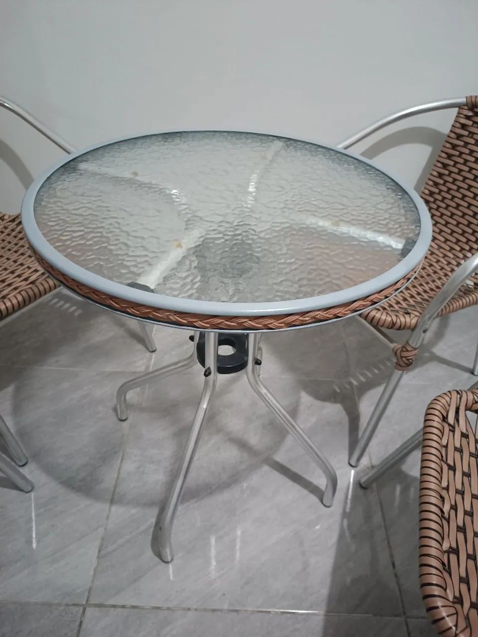 Jogo de mesa com 4 cadeiras em alumínio  - Foto 2