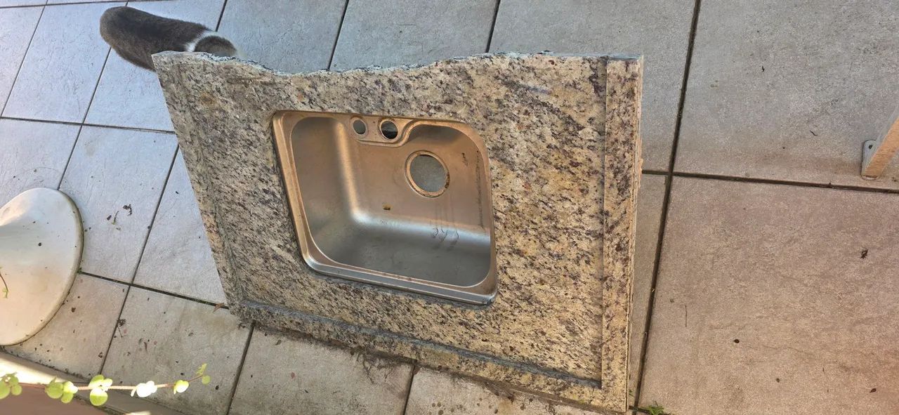 Pedra de Mármore 95 cm por 62 cm com Cuba de Alumínio 