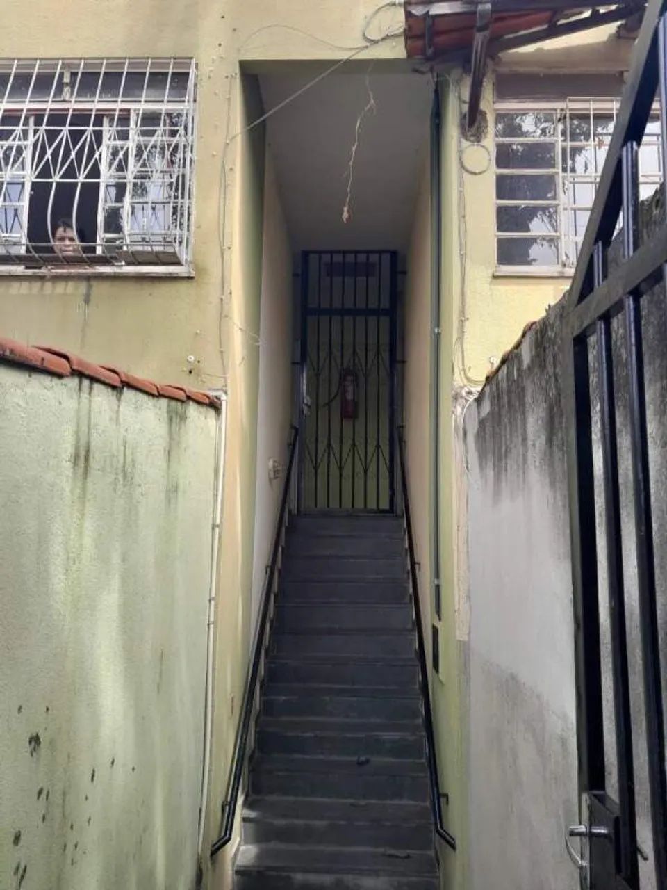 ÓTIMA CASA GEMINADA DE DOIS QUARTOS SEM VAGA DE GARAGEM - Foto 2