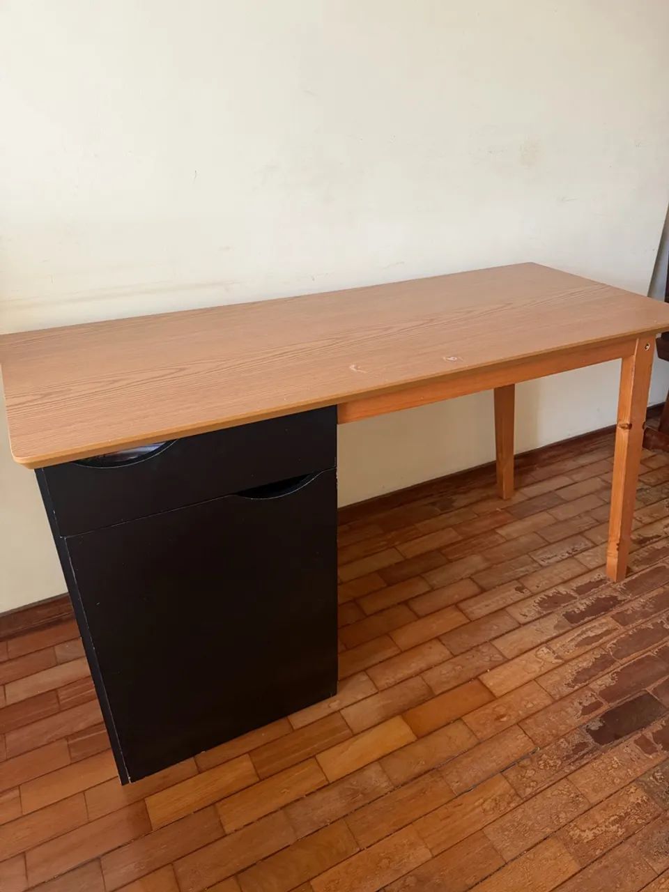 Escrivaninha com cadeira  - Foto 2