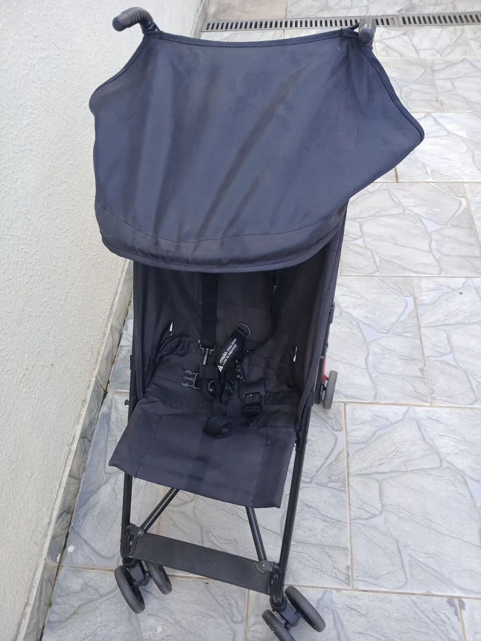 Carinho de passeio usando bom ,sem idade definida 