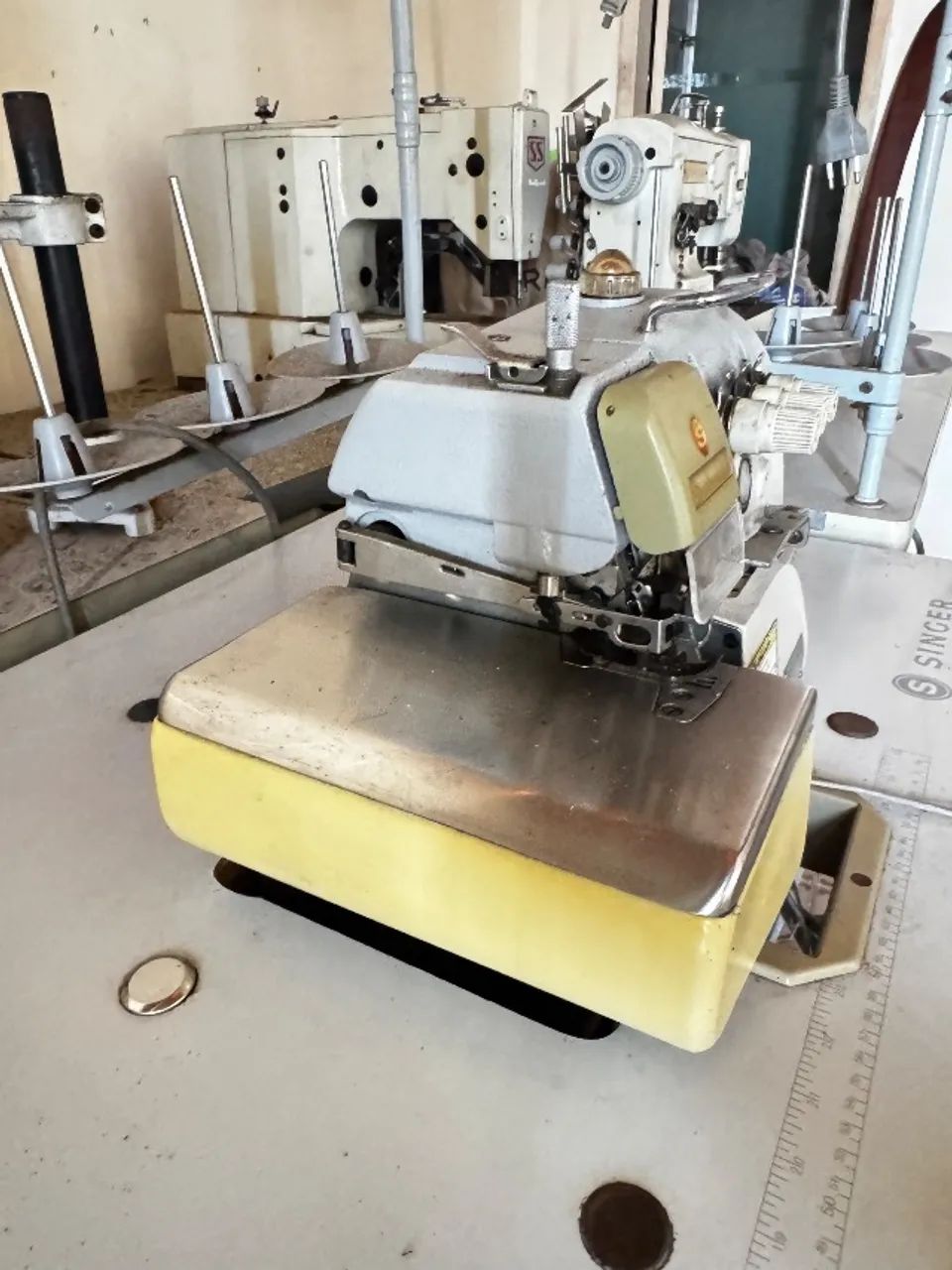 Máquina industrial de costura  - Foto 2