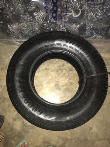 2 pneus Goodyear, 265/70 aro 16.