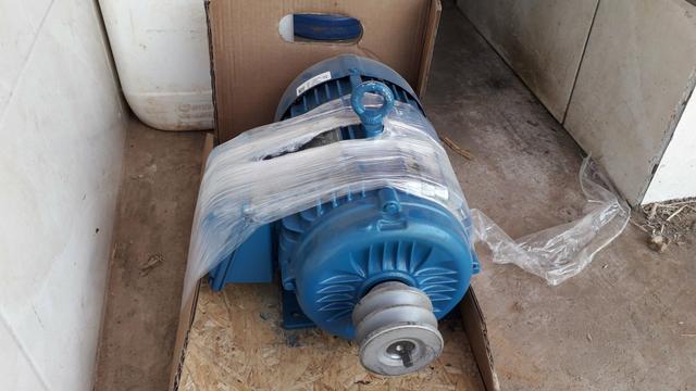 Motor elétrico weg 7.5 cv - Foto 5