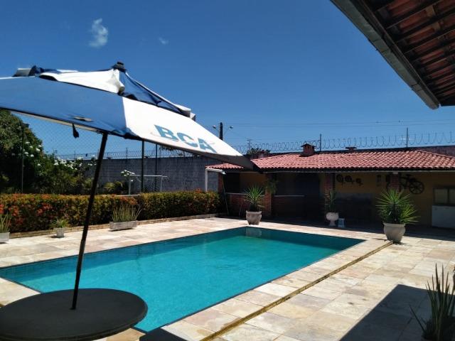 Espetacular casa com piscina e campo de futebol próximo as praias - Foto 3