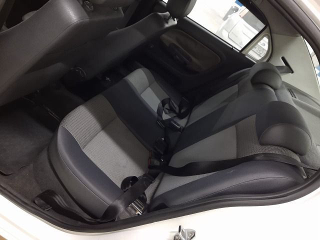 A - Volkswagen Voyage 1.6 - Flex - 2012 - Foto 6