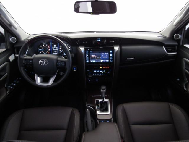 TOYOTA HILUX SW4 2.8 SRX 4X4 16V TURBO INTERCOOLER DIESEL 4P AUTOM?TICO. - Foto 4