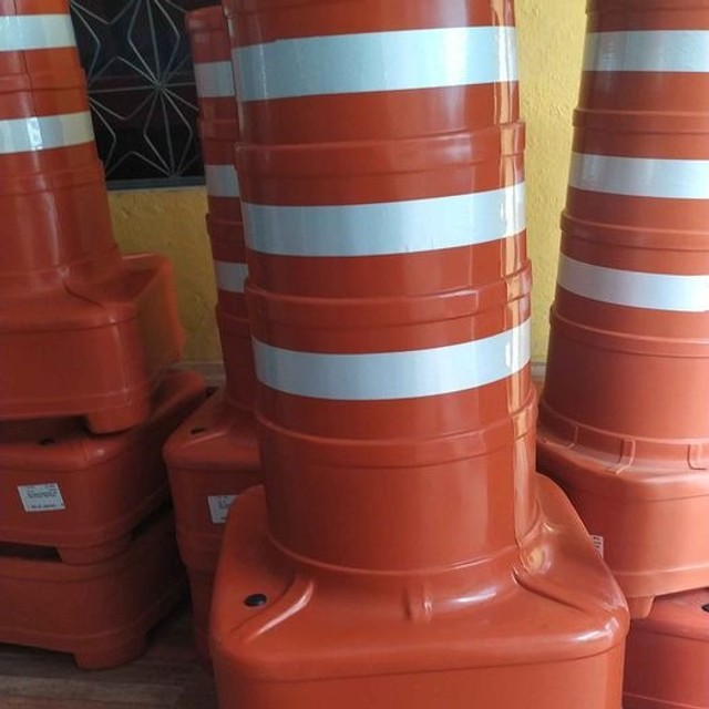 Cone Balizador 58cm x 58cm x 1,15 mt Laranja Com Faixa Slim EPI 360 - Foto 4