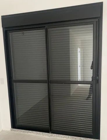 Porta balcão com persiana  linha gold