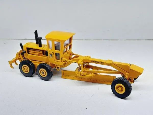 Mini Motoniveladora Caterpillar 140b Arpra 1/50 - Hobbies e coleções -  Centro, Juiz de Fora 1267589413 | OLX