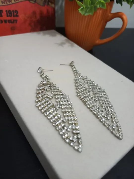 brinco em strass, losangos
