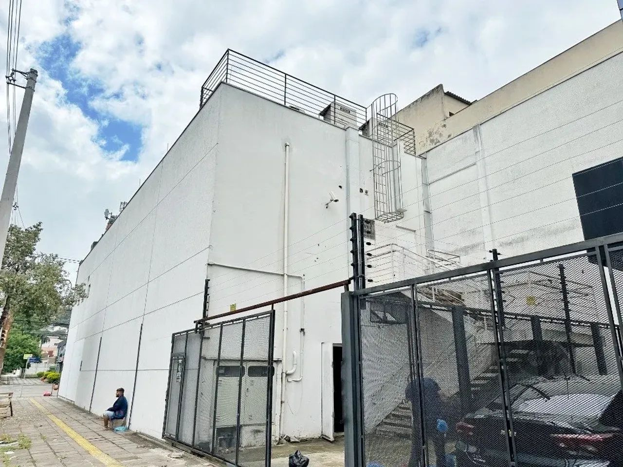 Ampla loja de esquina no Bairro Teresópolis, melhor ponto da região em rota centro/bairro. - Foto 2