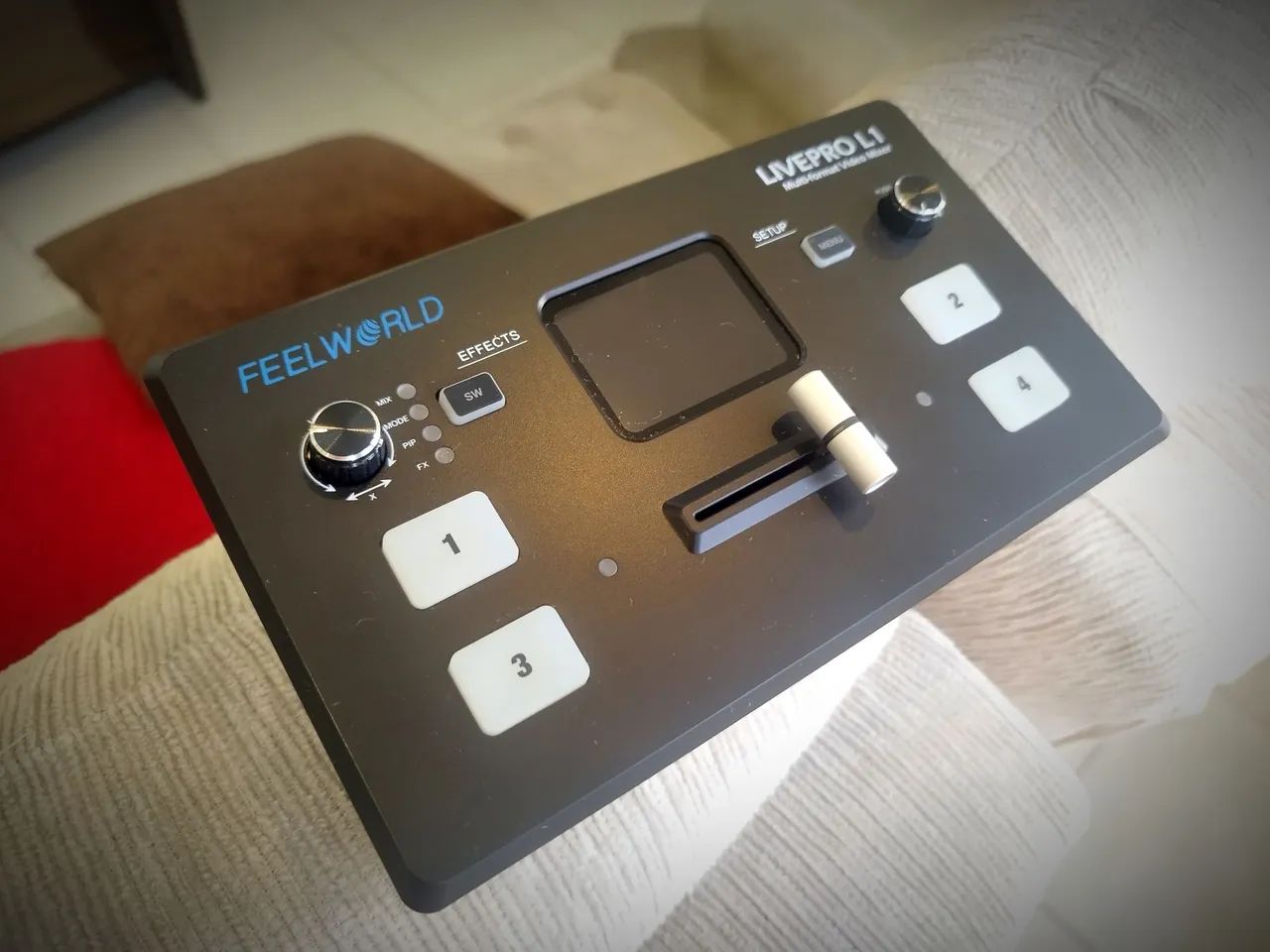 Livepro L1 - Mixer de Vídeo Multiformato