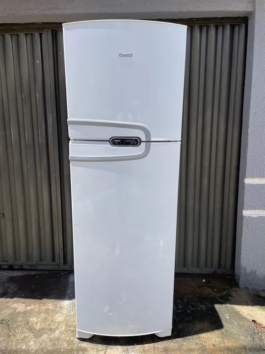 Vendo uma geladeira cônsul frost free bastante conservada (Entrego)