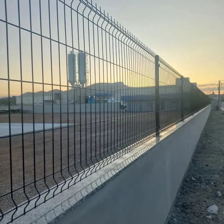 para cercas, muros, divisórias PAINEL GRADIL REVESTIDO EM PVC DE ALTA ADERÊNCIA  - Foto 5