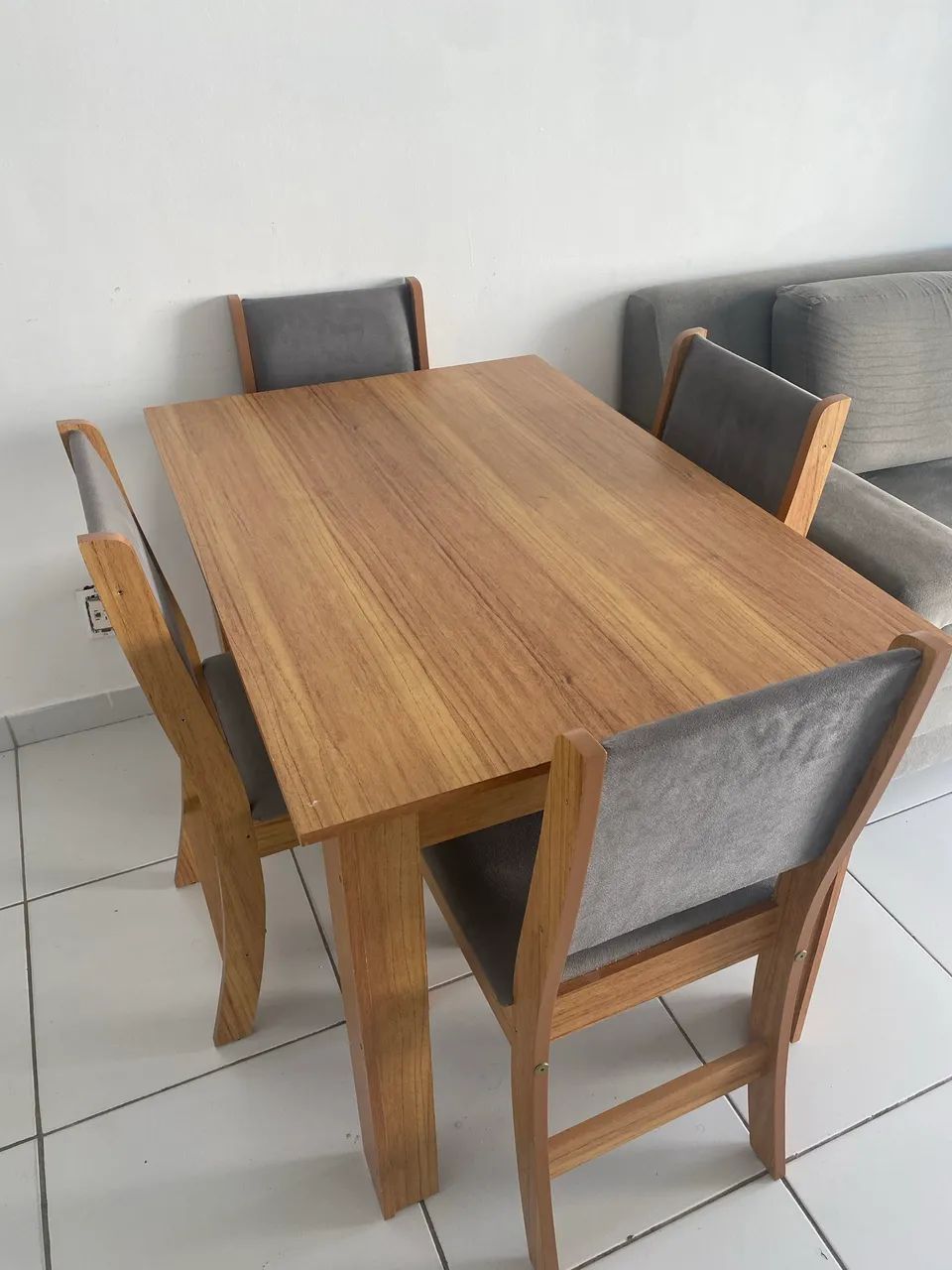 Table with 4 Madesa chairs64386064841602122