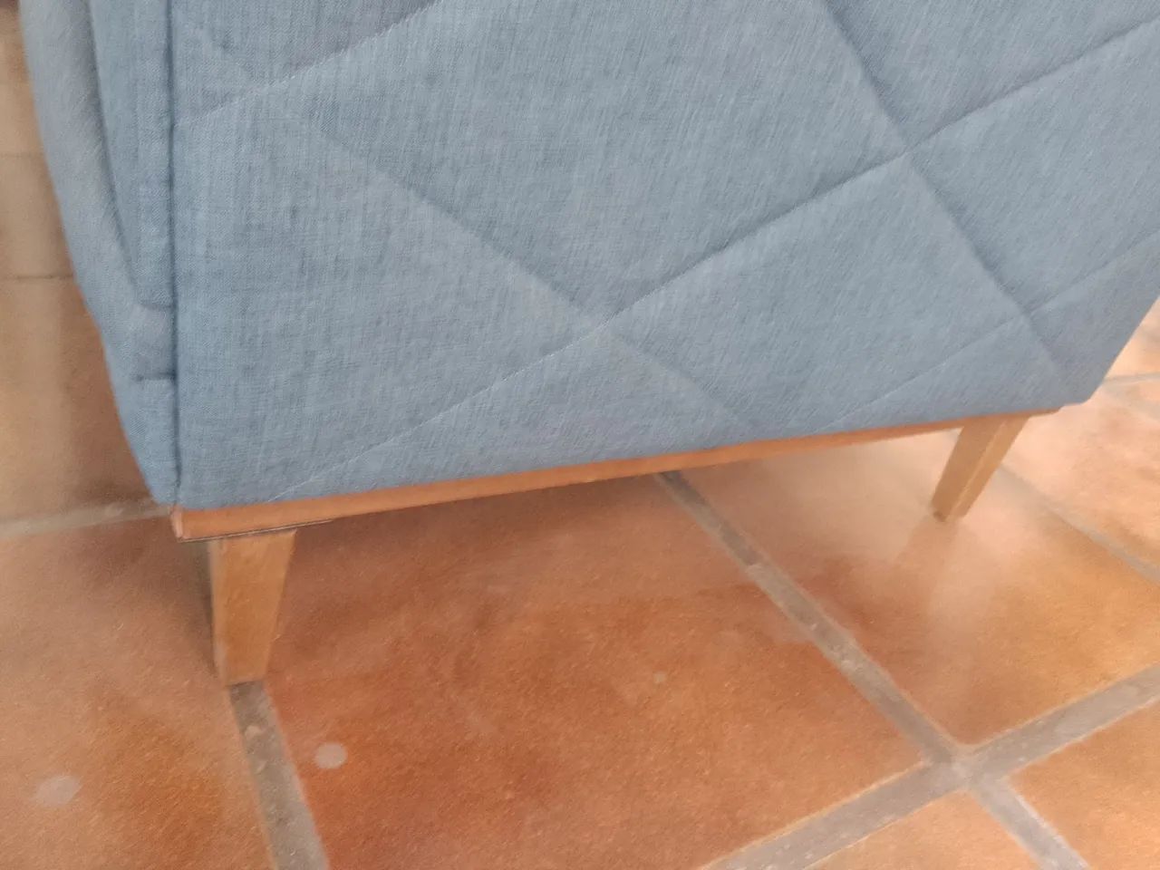 Sofá 3 lugares tecido tipo jeans  - Foto 4