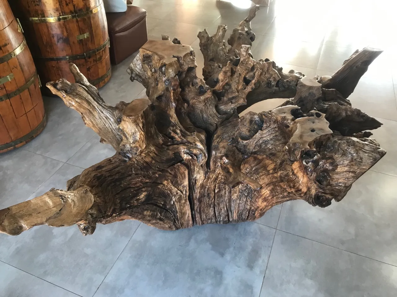 Mesa rústica de madeira maciça