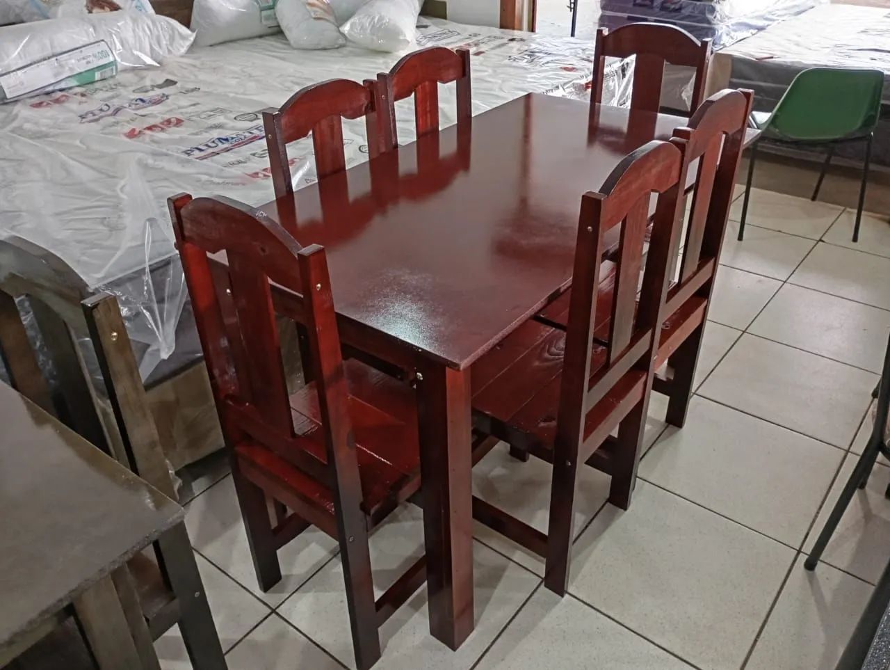Mesa madeira 6 cadeiras com tampo de MDF  - Foto 3