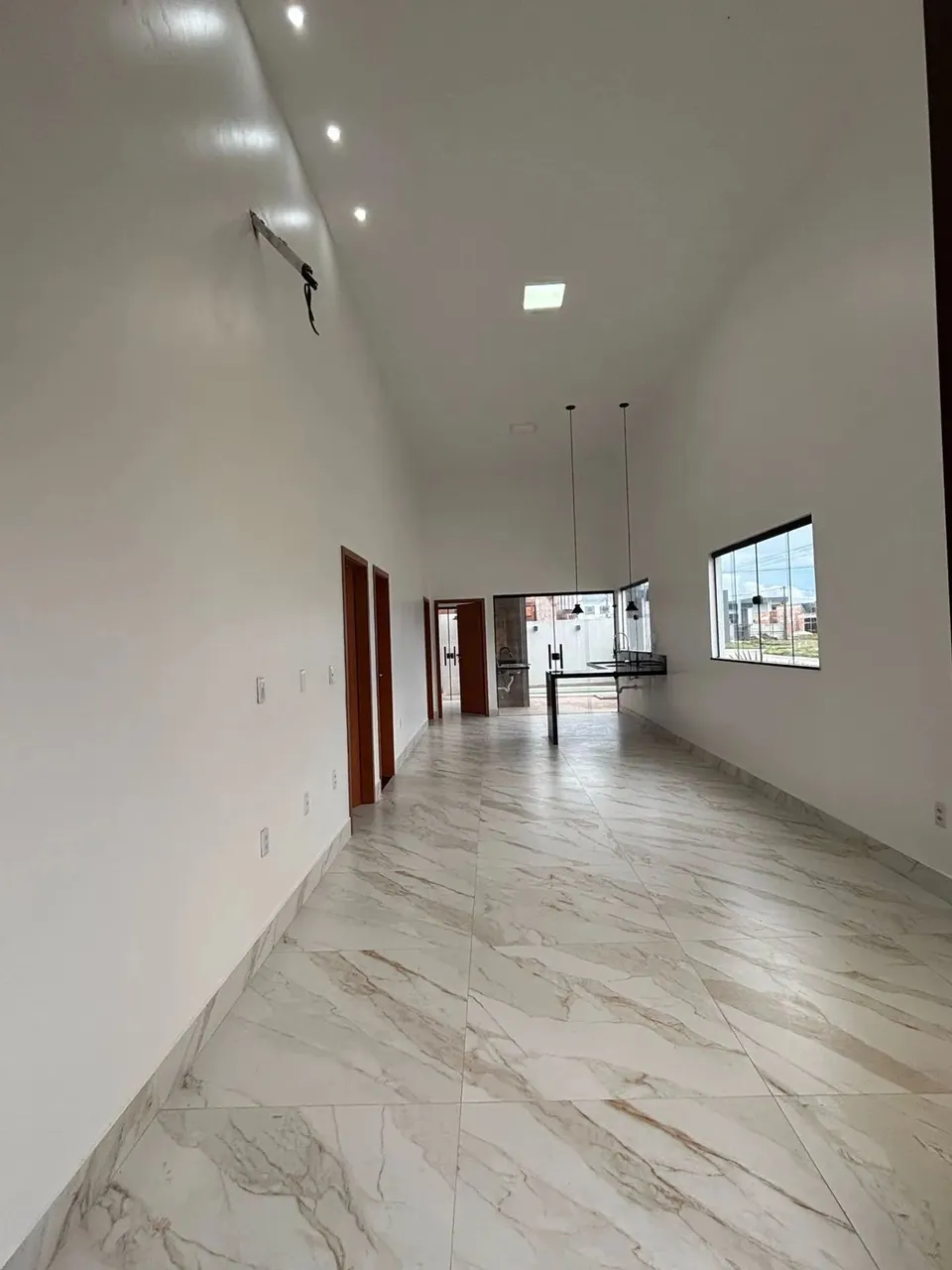 Vendo Casa no Porto Marina, com 3 quartos,sendo 2 suítes, sala de estar e jantar integrada