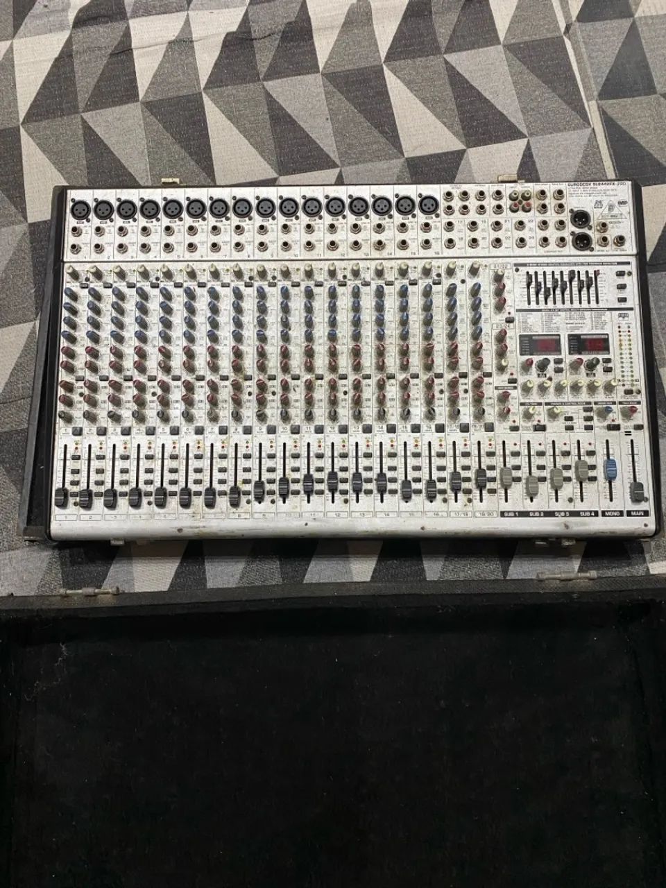Mesa de Som Behringer EURODESK SL3242FX-PRO - Foto 6