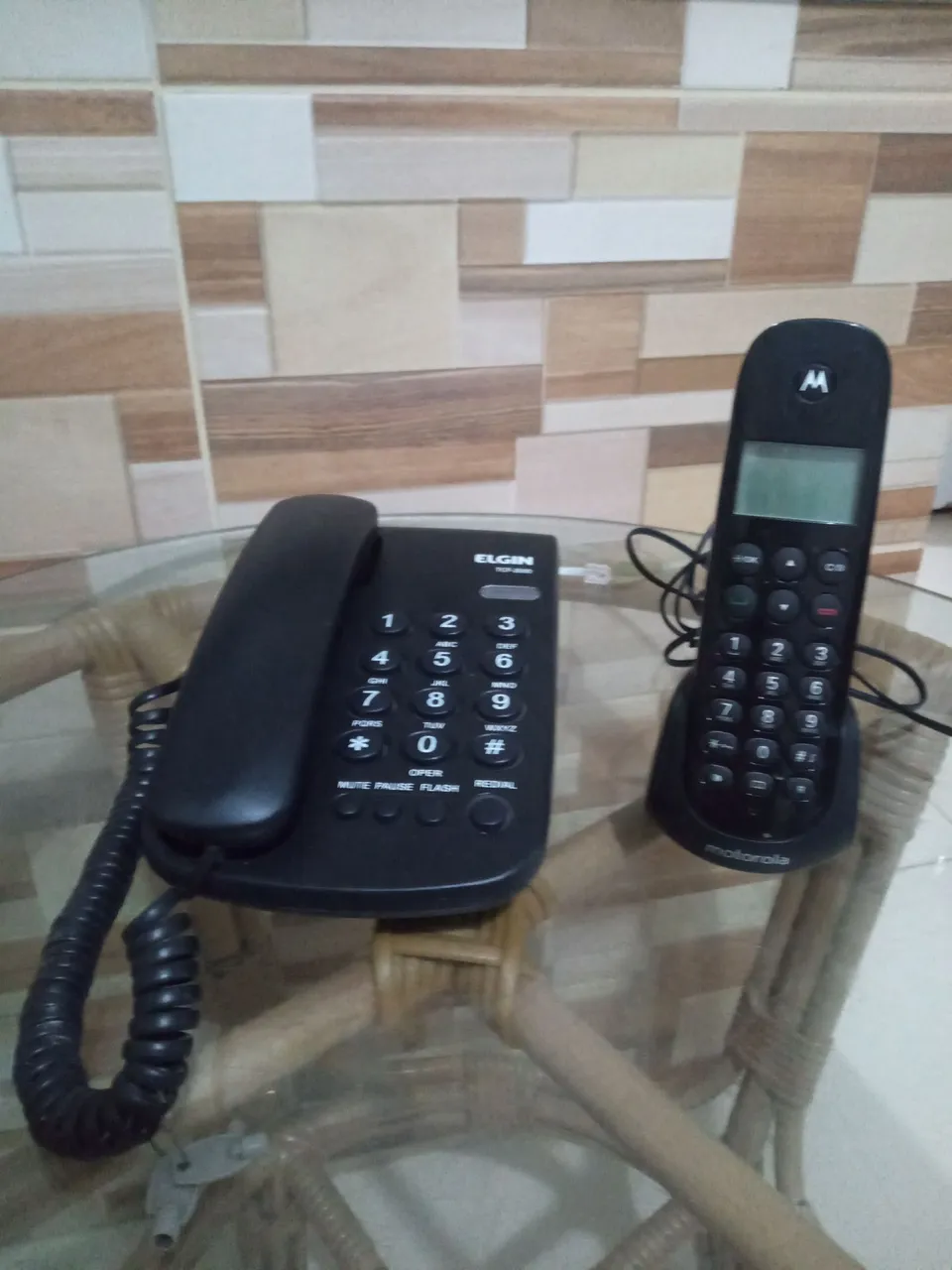 Telefone Fixo Elgin e Telefone sem Fio Motorola - Aceito oferta