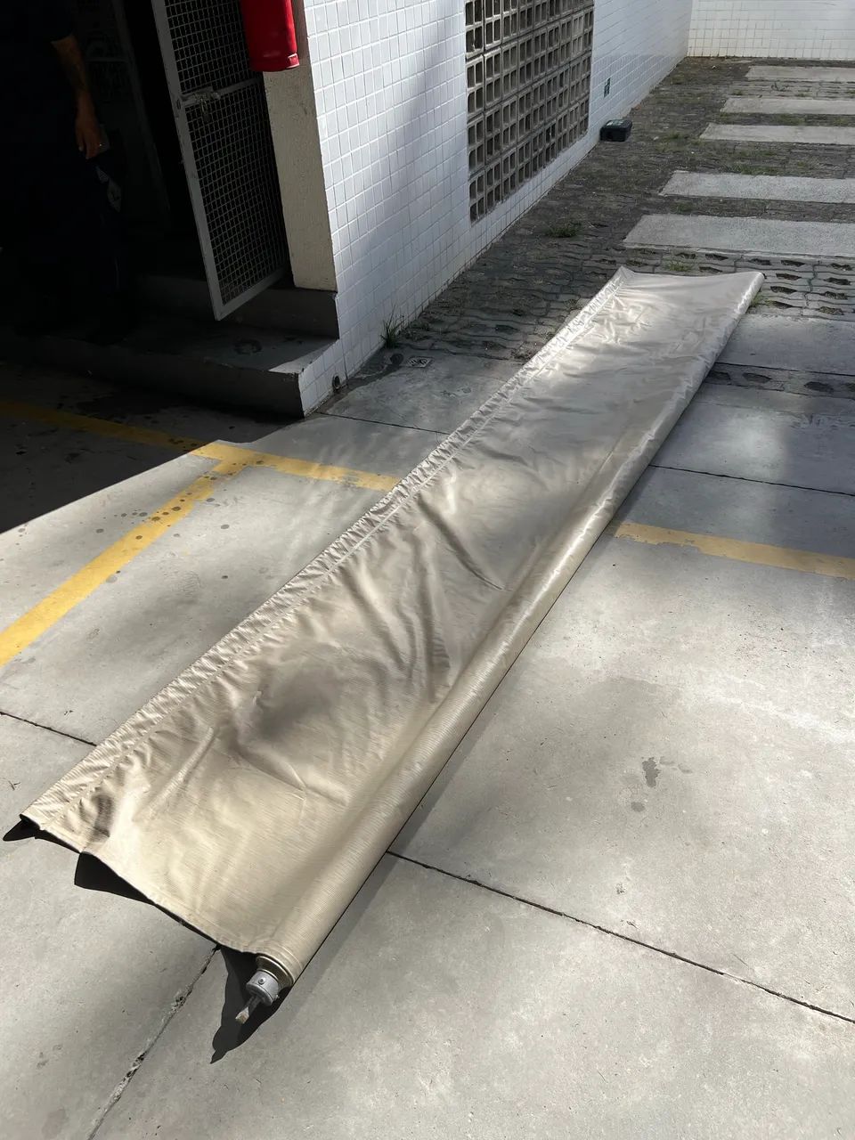 Toldo retrátil em excelentes condições 