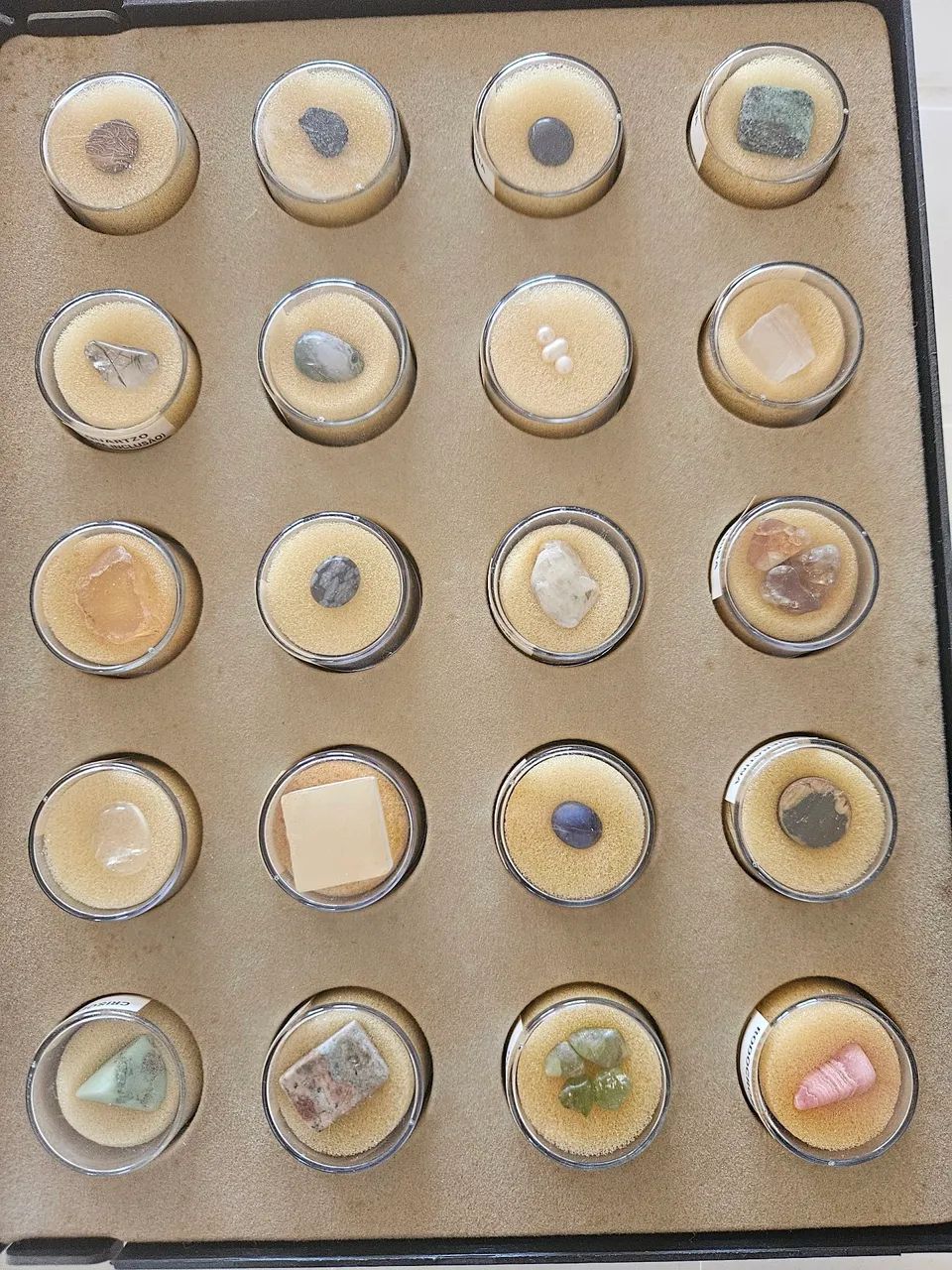 Coleção 60 Gemas Preciosas e Semipreciosas ? 3 Estojos Acrílicos  - Foto 3