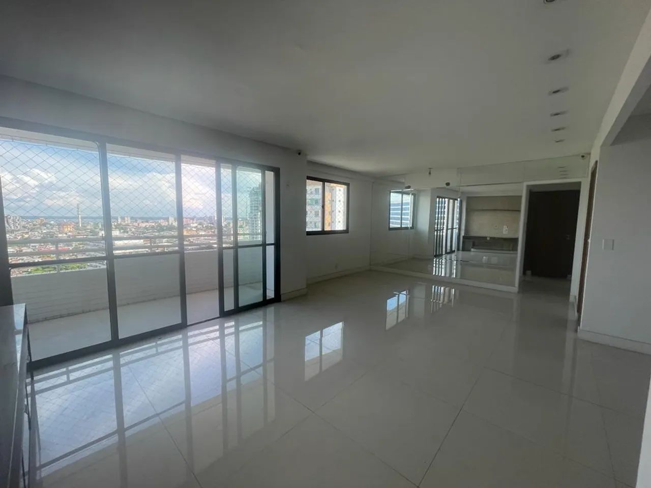 Vendo Apartamento no Condomínio San Lorenzo com 118 M²/ Alto Padrão/ Aceita Financiamento