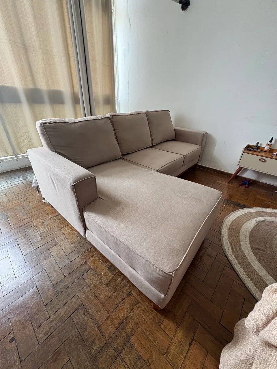 Sofa with chaise64301925763203120