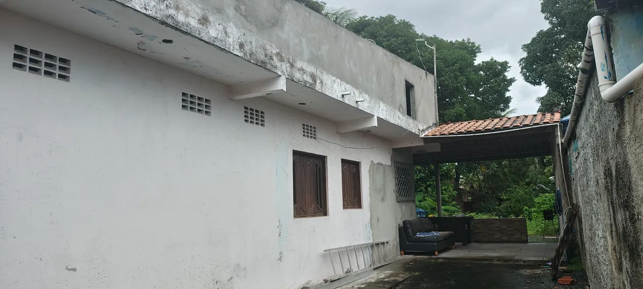 Casa com quintal.