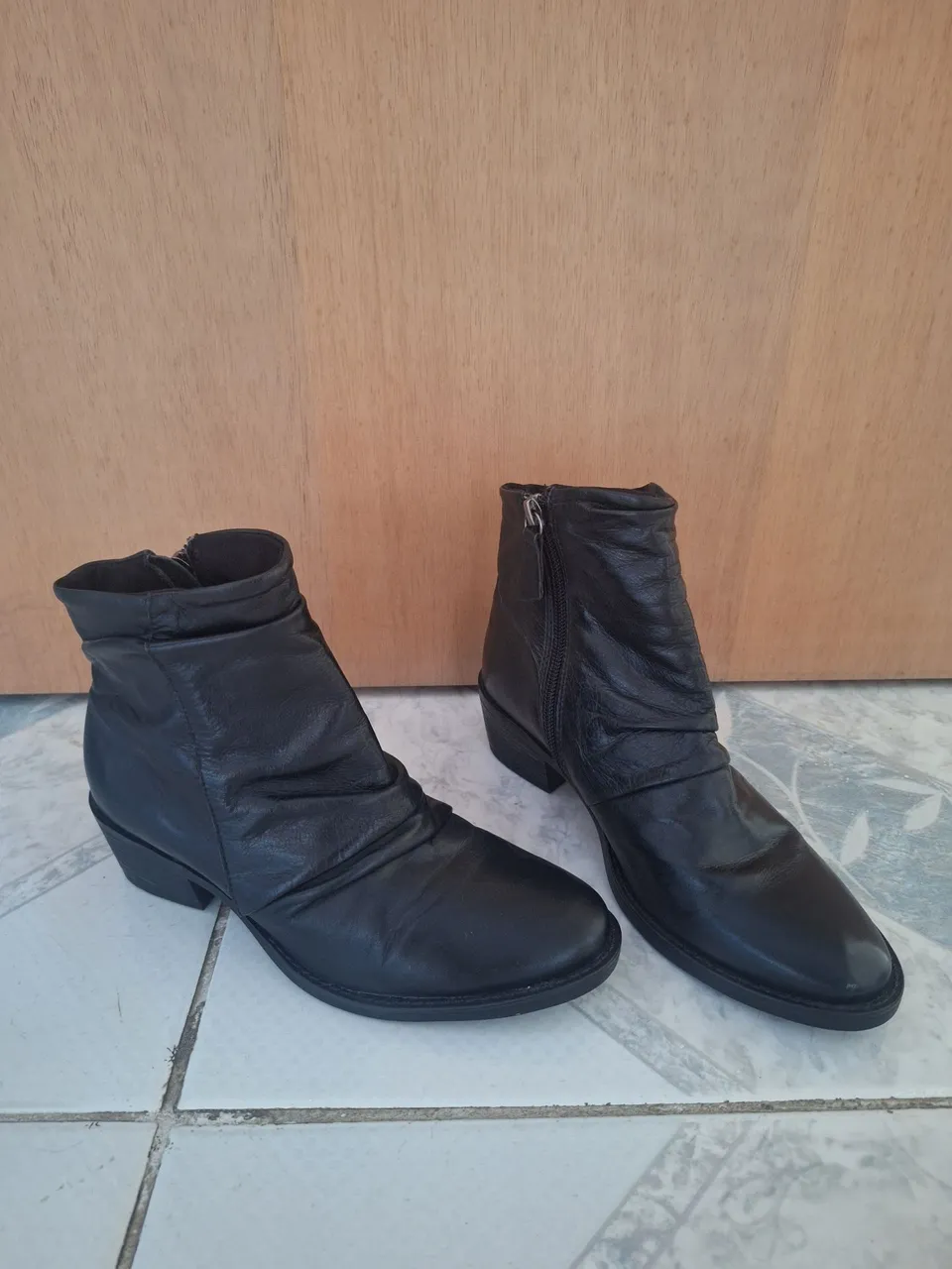 Botas de couro pretas