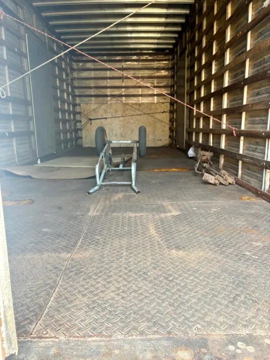 Vendo Baú Toco - 7,10m - Piso em Chapa de Ferro - Foto 7