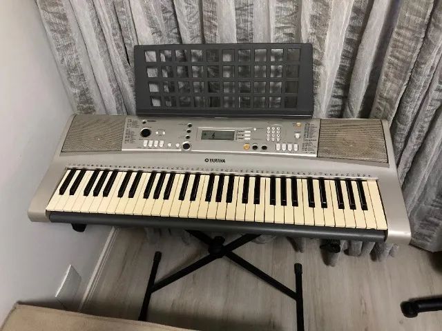 Teclado Yamaha PSR-E313 com Pedestal - Foto 2