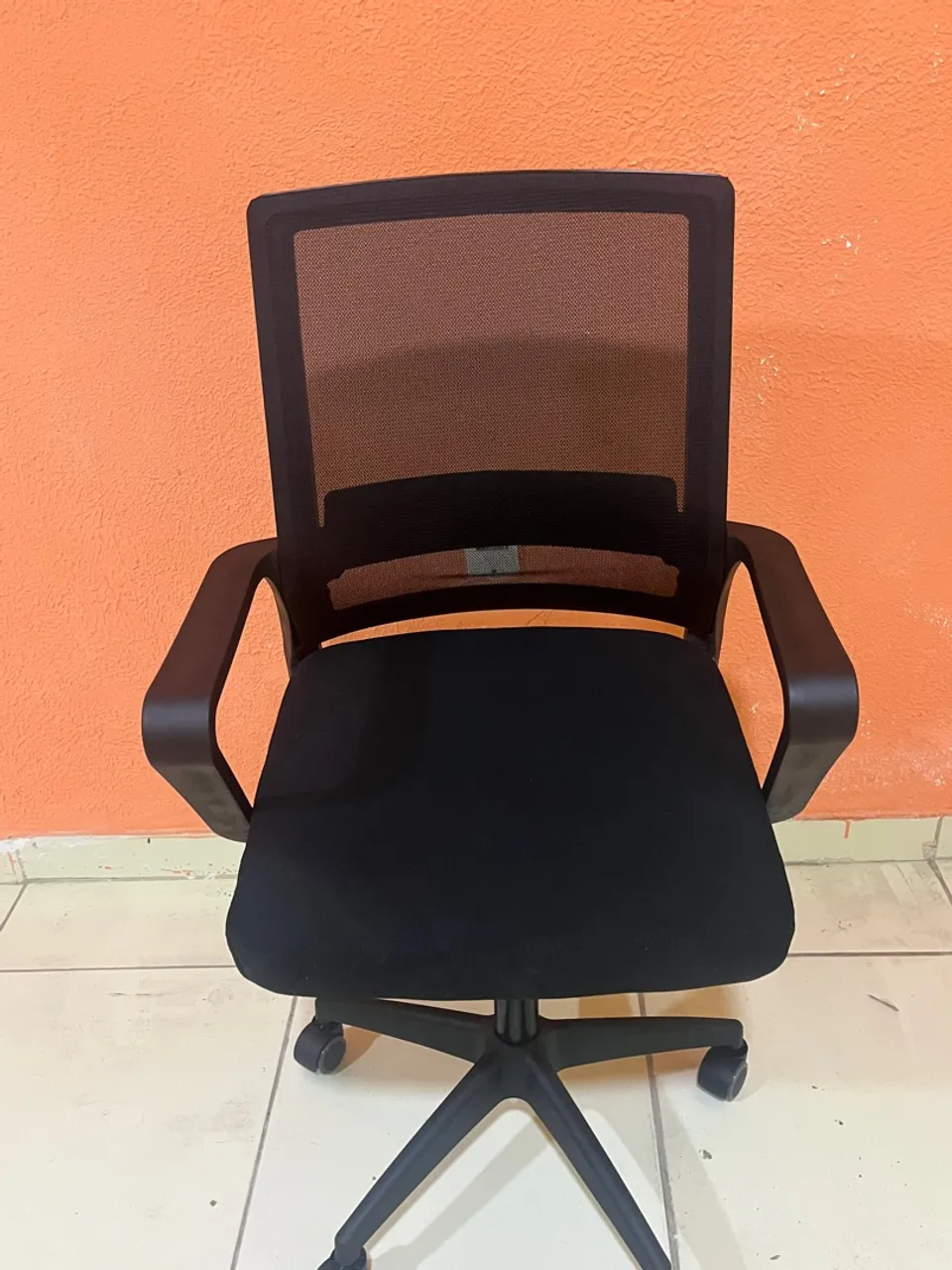 Cadeira de Escritório Ergonômica com Rodas