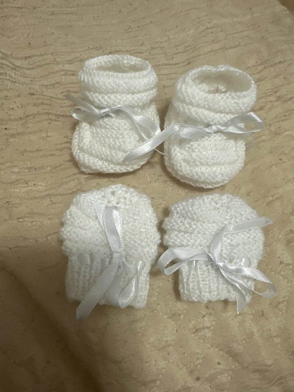Conjunto de sapatinho e luvinha branco 0 a 6 meses 