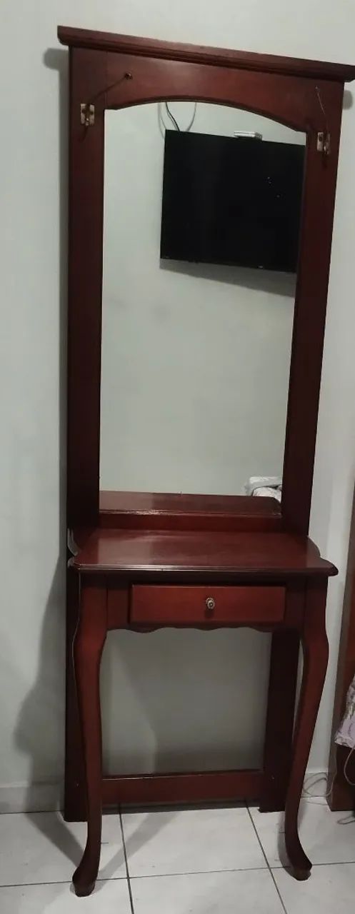 Penteadeira com espelho e gaveta